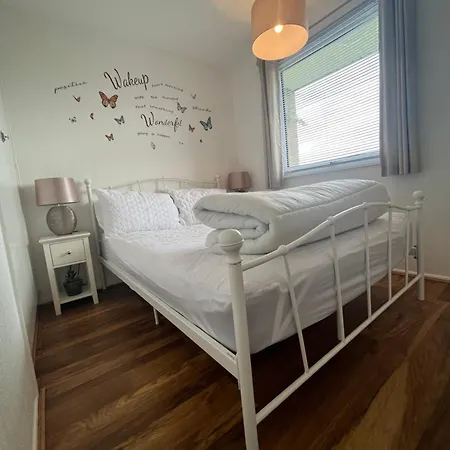 The Green One, Sunbeach, Scratby - Two Bed Chalet, Sleeps 5, Free Wi-Fi, Pet Friendly, Bed Linen And Towels Included Plus Free Entry To Onsite Clubhouse Exterior photo